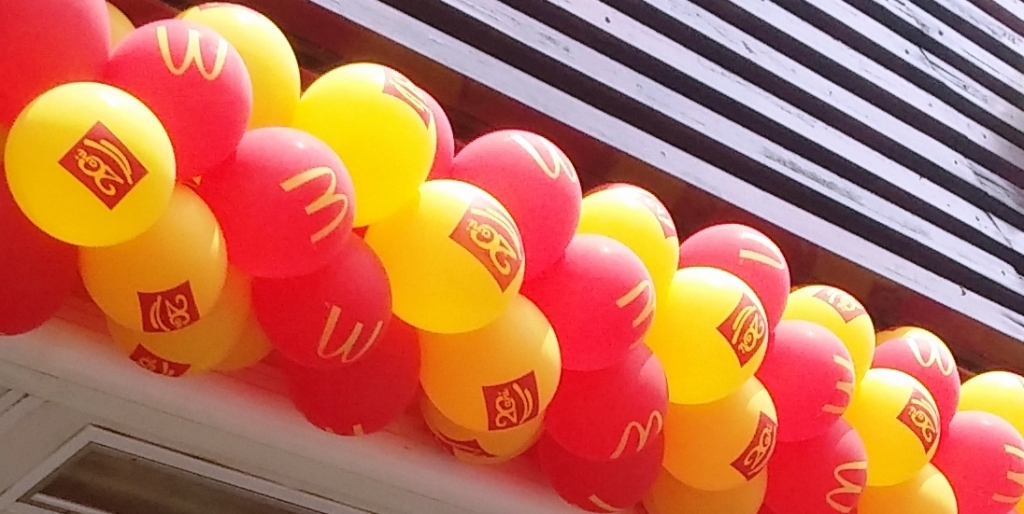 Cat Costa O Petrecere La Mcdonalds Baloane McDonalds